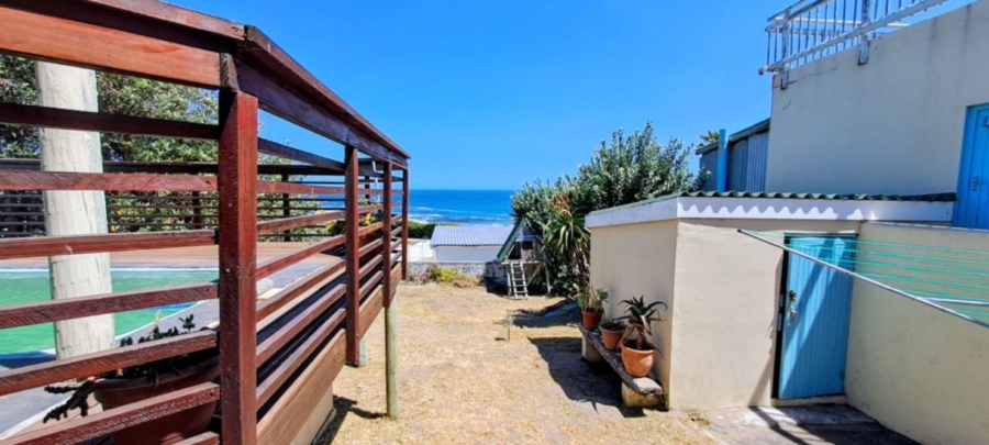 4 Bedroom Property for Sale in Perlemoenbaai Western Cape